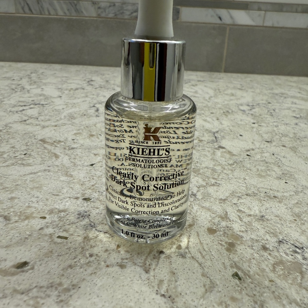 Kiehls Clearly Corrective Dark‎ spot solution